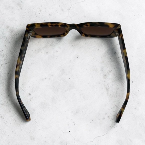 Off-White Sunglasses - Full Inclusion - Picture 5 of 12